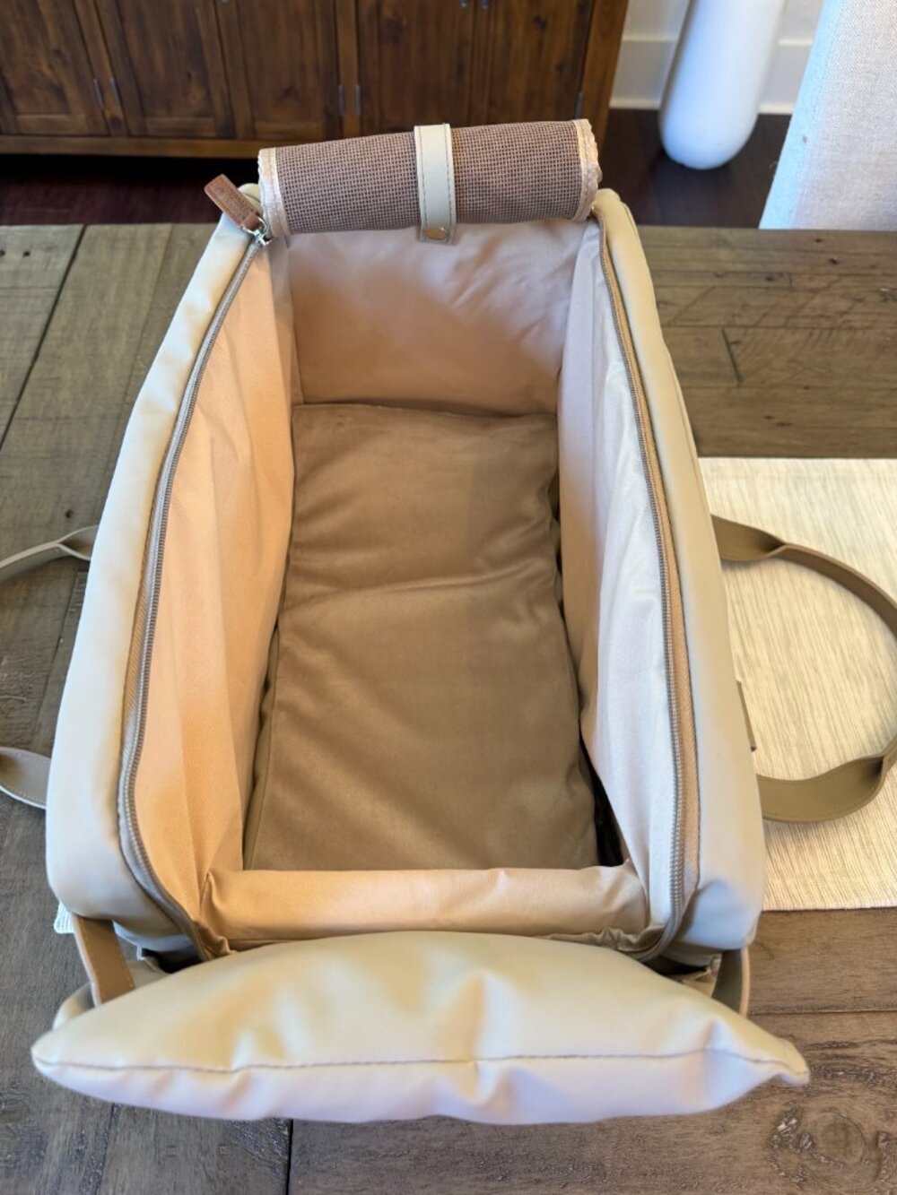NWOT - FunnyFuzzy Deluxe Faux Leather Center Console Pet Car Seat and Carrier - Picture 9 of 10